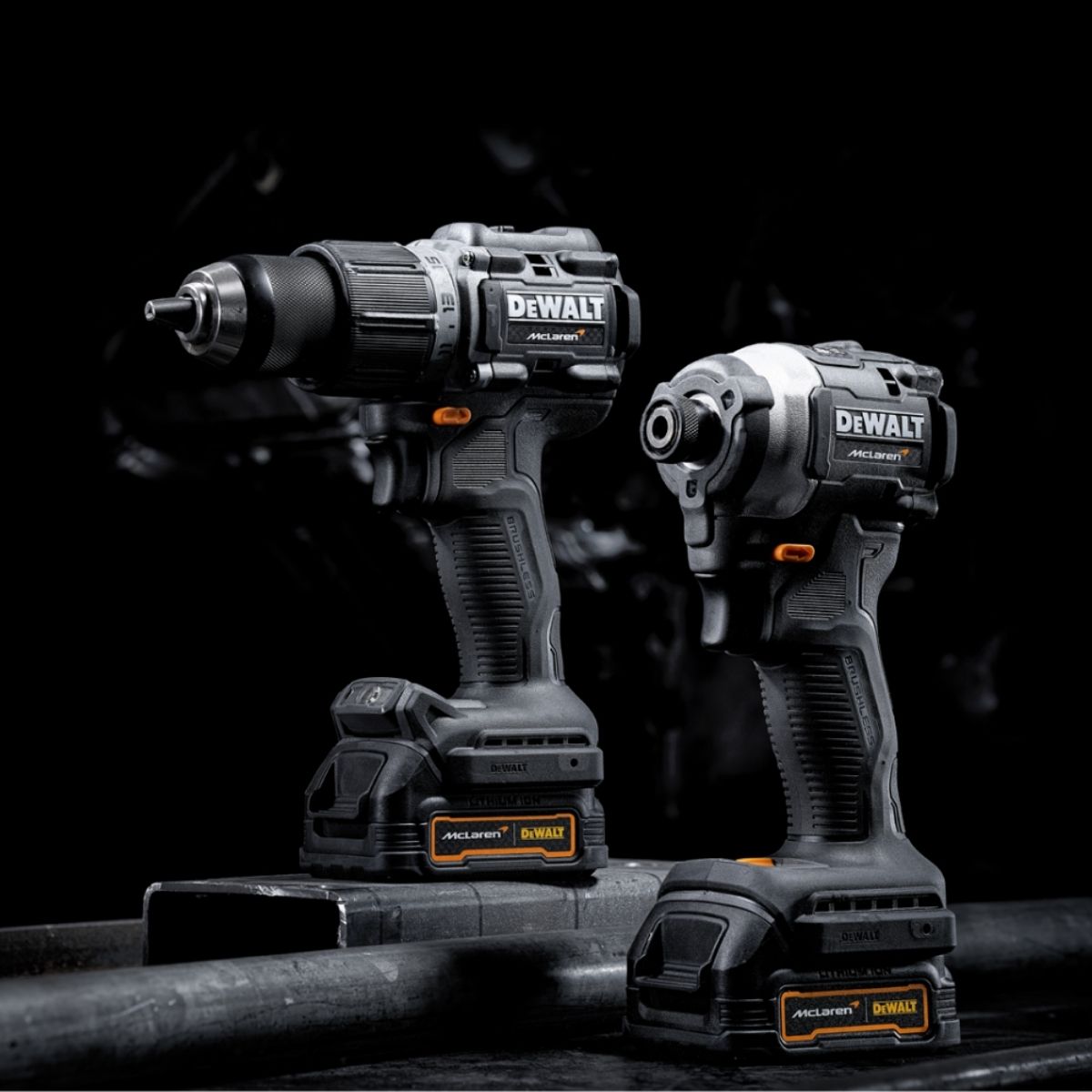 Combo DeWalt / McLaren 20V — Parafusadora + Llave de Impacto + Batería + Cargador + Maleta