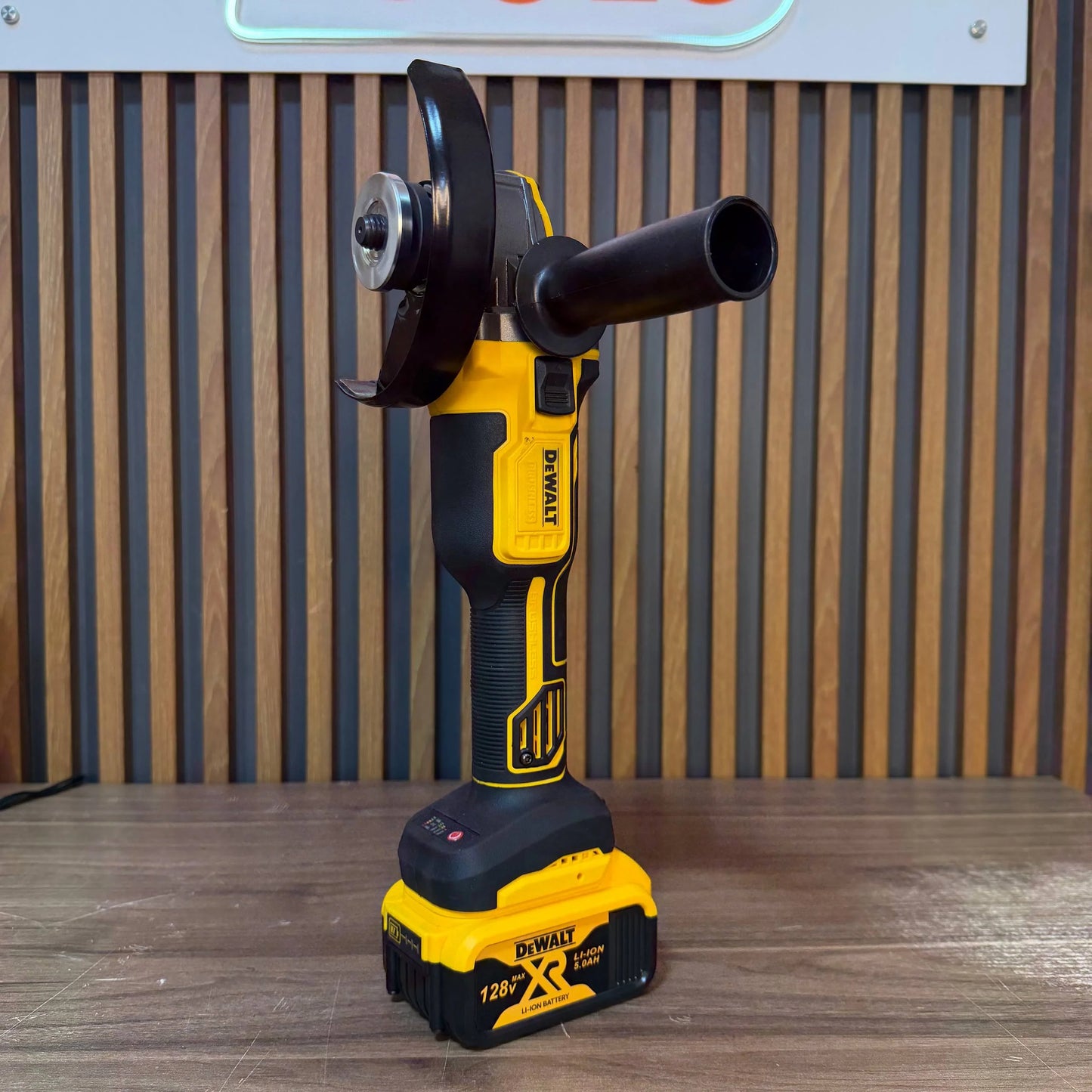 Combo DeWALT Brushless 68V 4 en 1 — Llave Impacto 350Nm + Taladro 1/2" + Pulidora 4 1/2" + Rotomartillo + 4 Baterías
